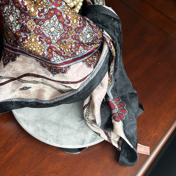 Worthington polyester scarf euc headwear wrap shoulder shawl with style & class - Picture 10 of 17